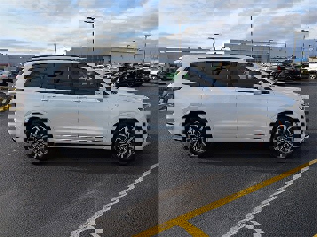 Used 2024 Cadillac XT6 Sport w/ Technology Package image 7