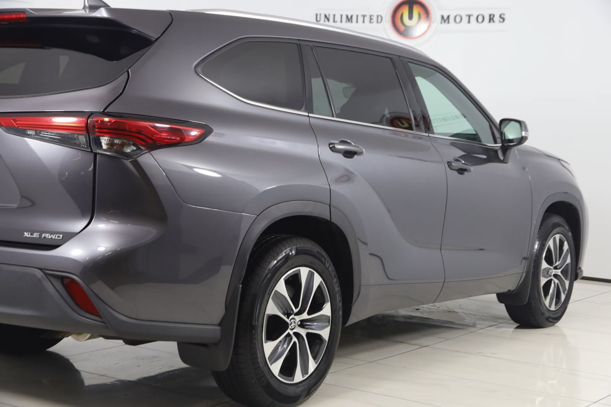 Used 2021 Toyota Highlander XLE AWD/4WD image 41