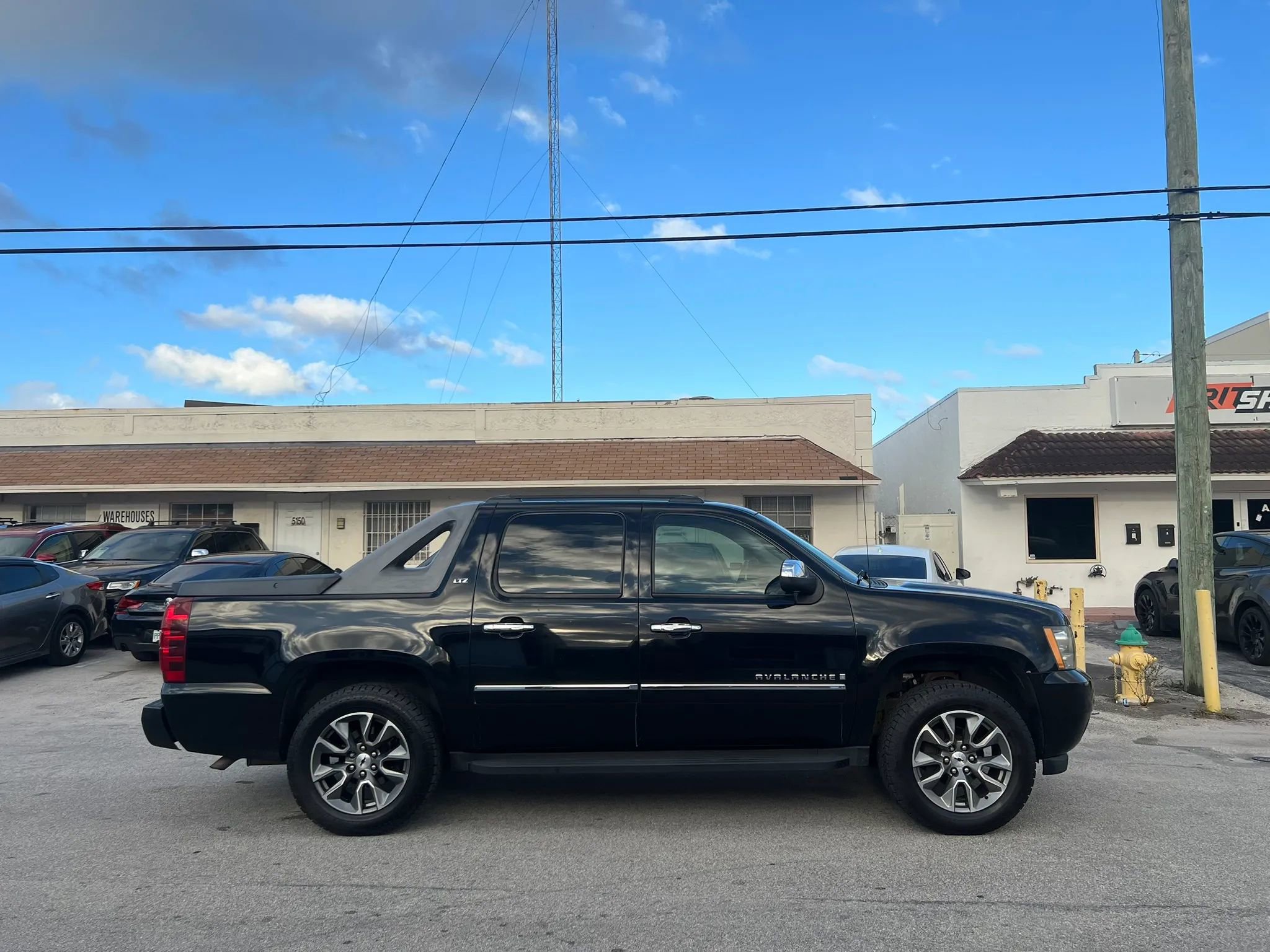 Used 2009 Chevrolet Avalanche LTZ image 2