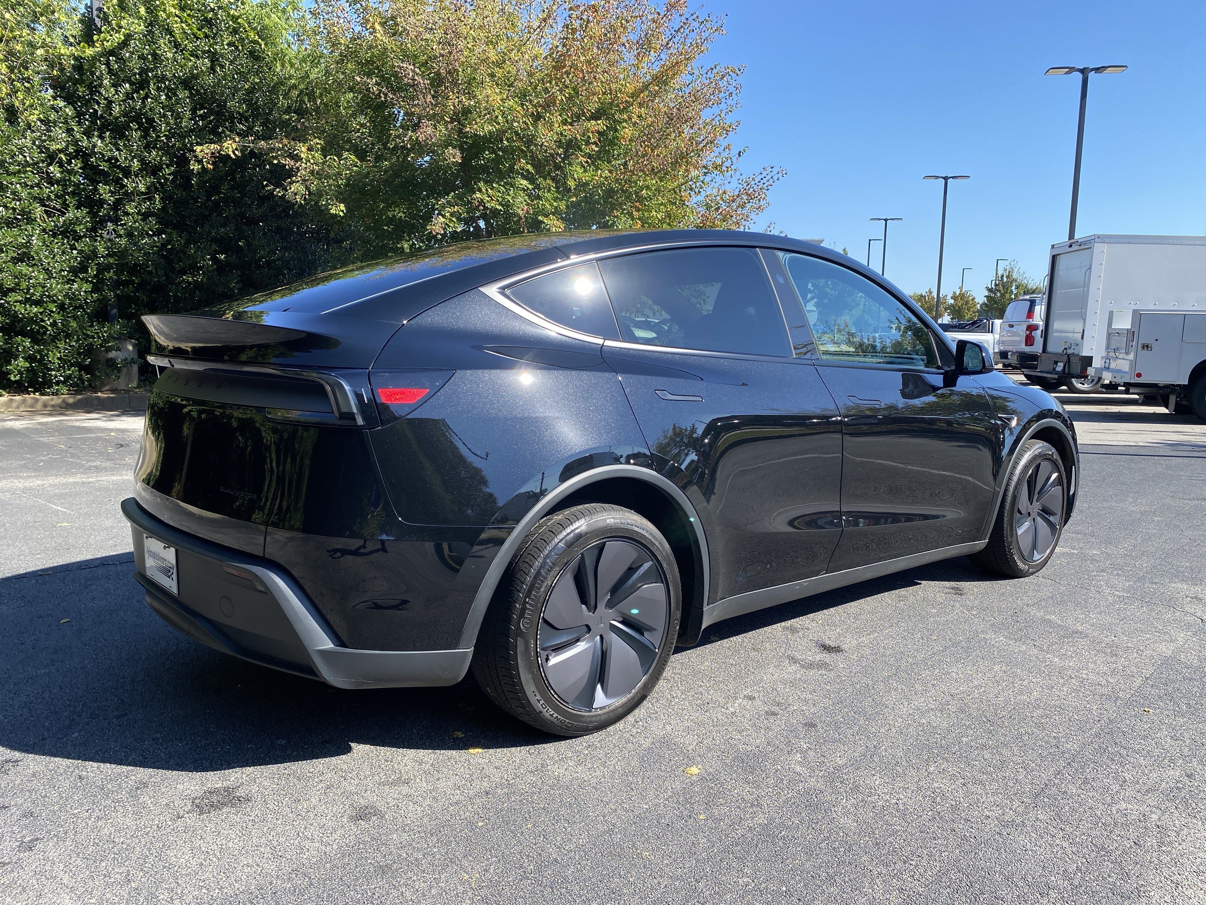 Used 2026 Tesla Model Y AWD image 9