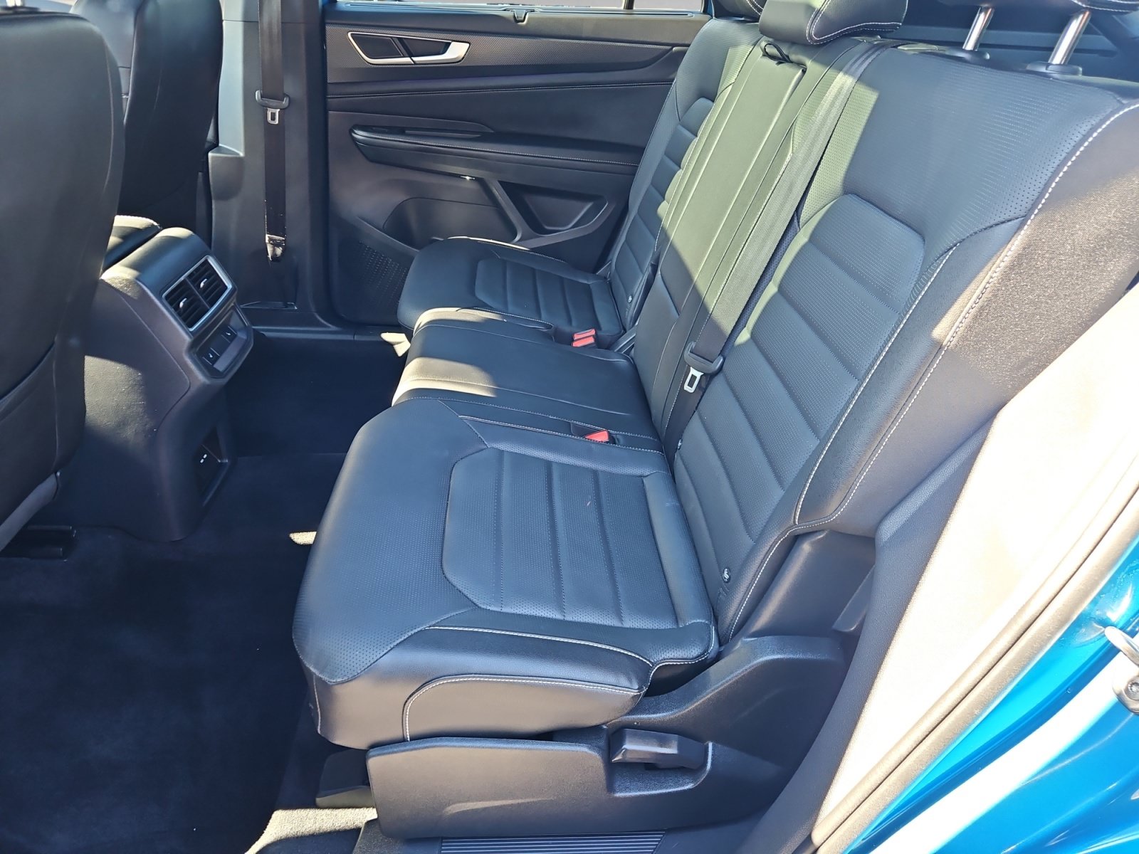 Used 2024 Volkswagen Atlas Cross Sport SEL R-Line AWD/4WD image 14