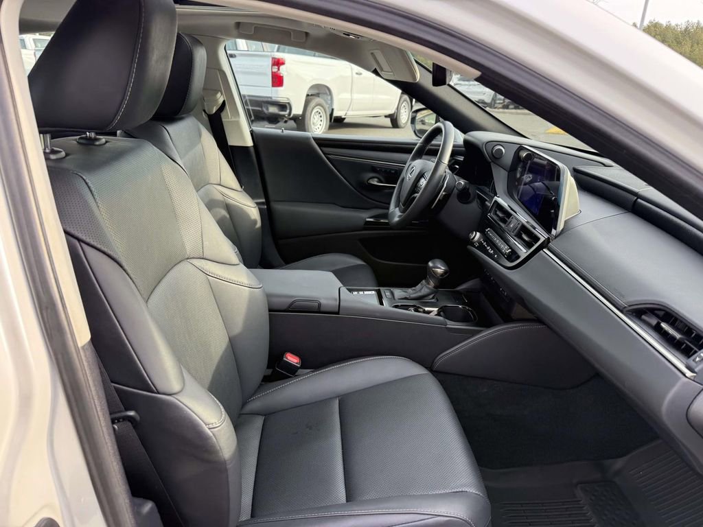 Used 2023 Lexus ES 250 w/ Premium Package image 12