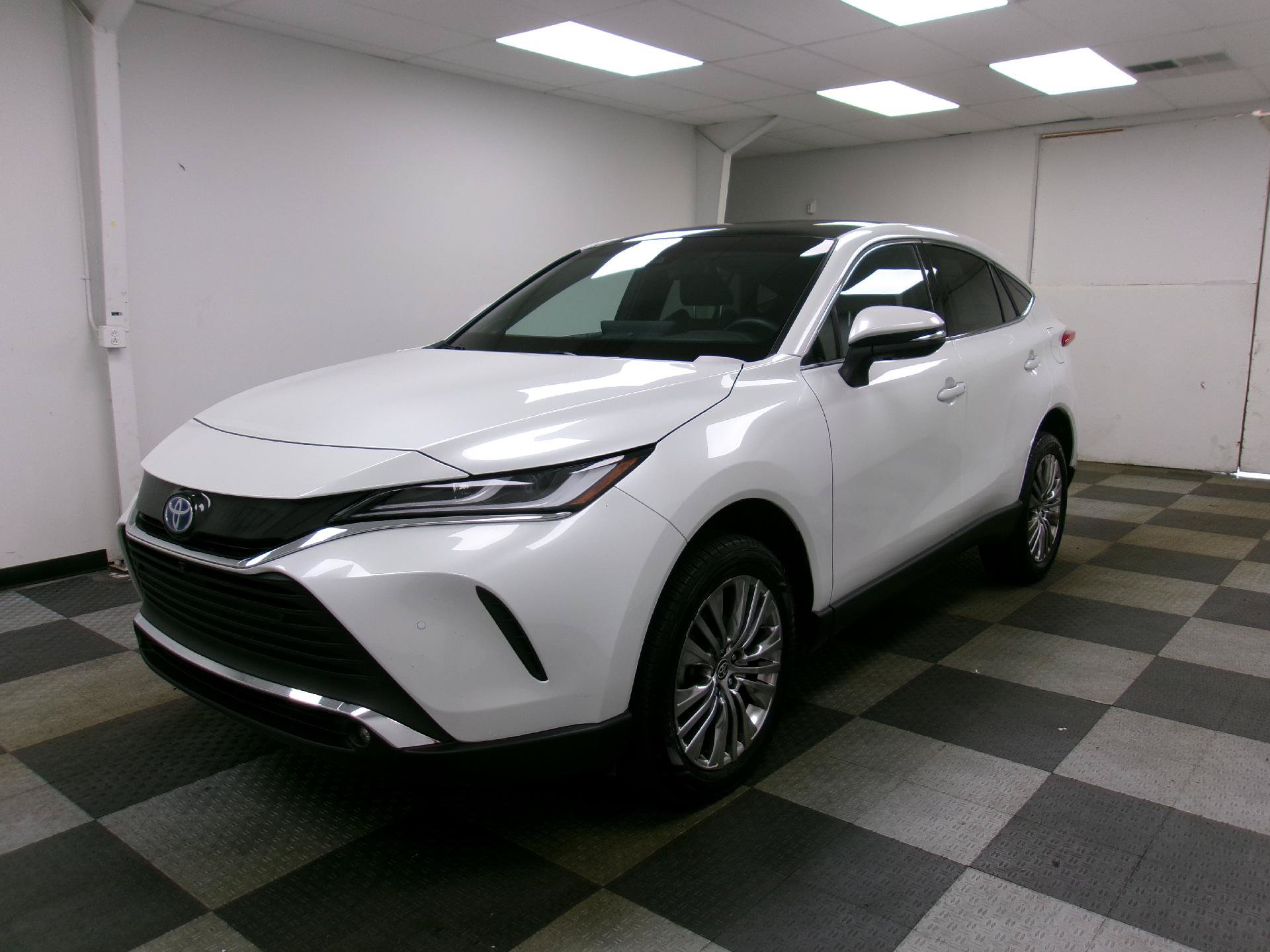 Used 2024 Toyota Venza Limited AWD/4WD image 1