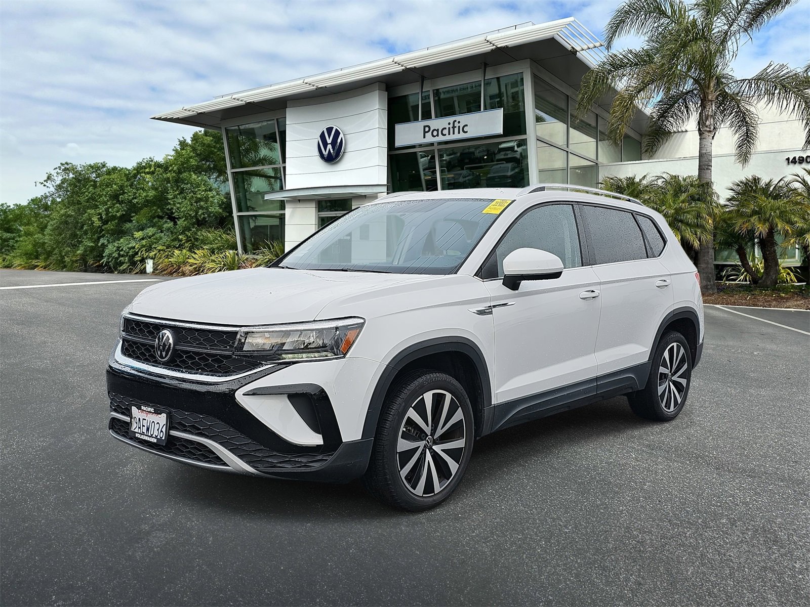 Used 2022 Volkswagen Taos SE image 1