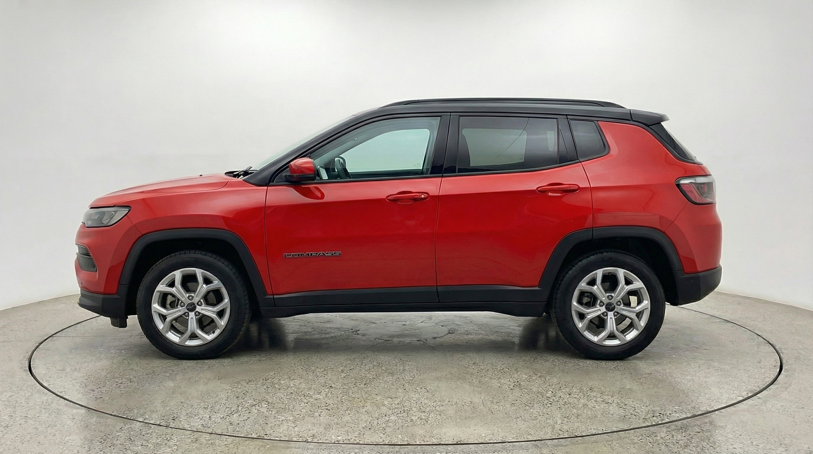 Used 2025 Jeep Compass Latitude image 5
