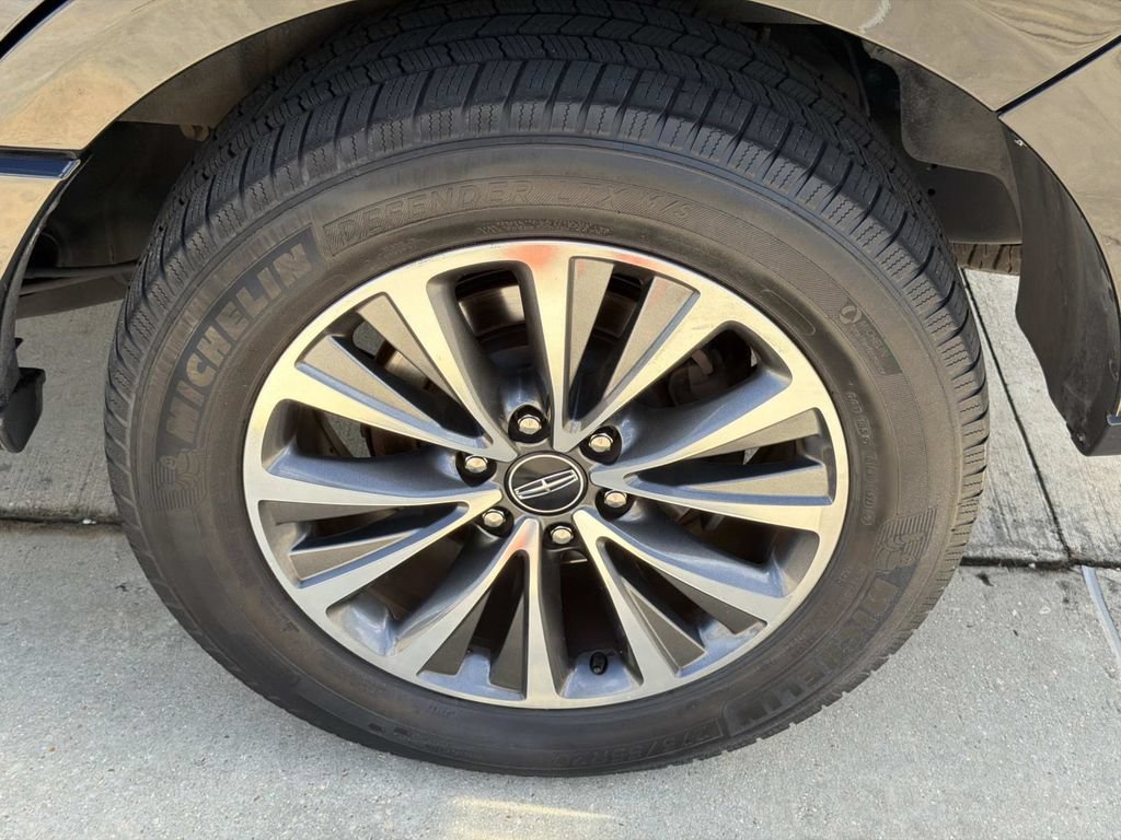 Used 2017 Lincoln Navigator Select RWD image 5