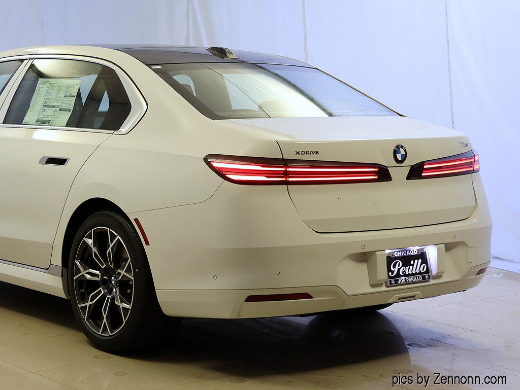Used 2027 BMW 740i xDrive AWD/4WD image 8