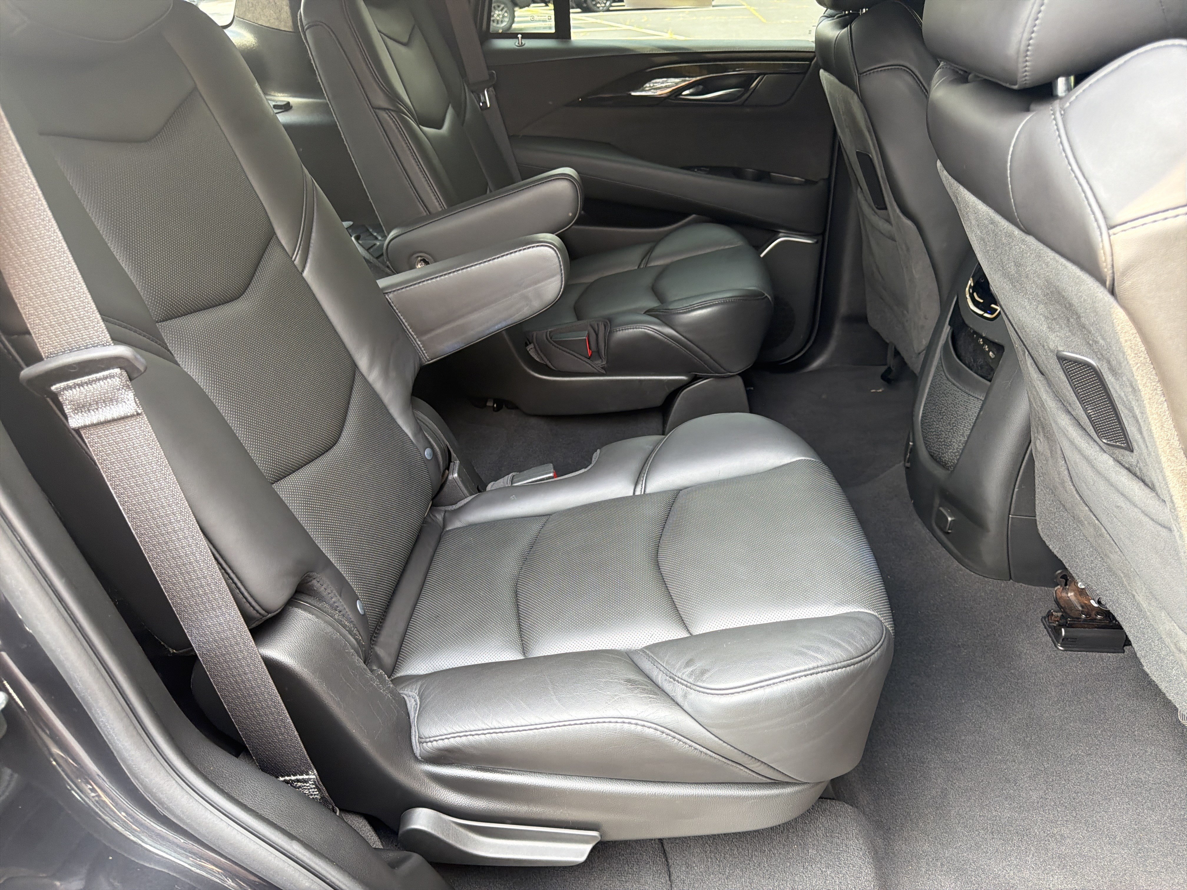 Used 2019 Cadillac Escalade Platinum AWD/4WD image 18