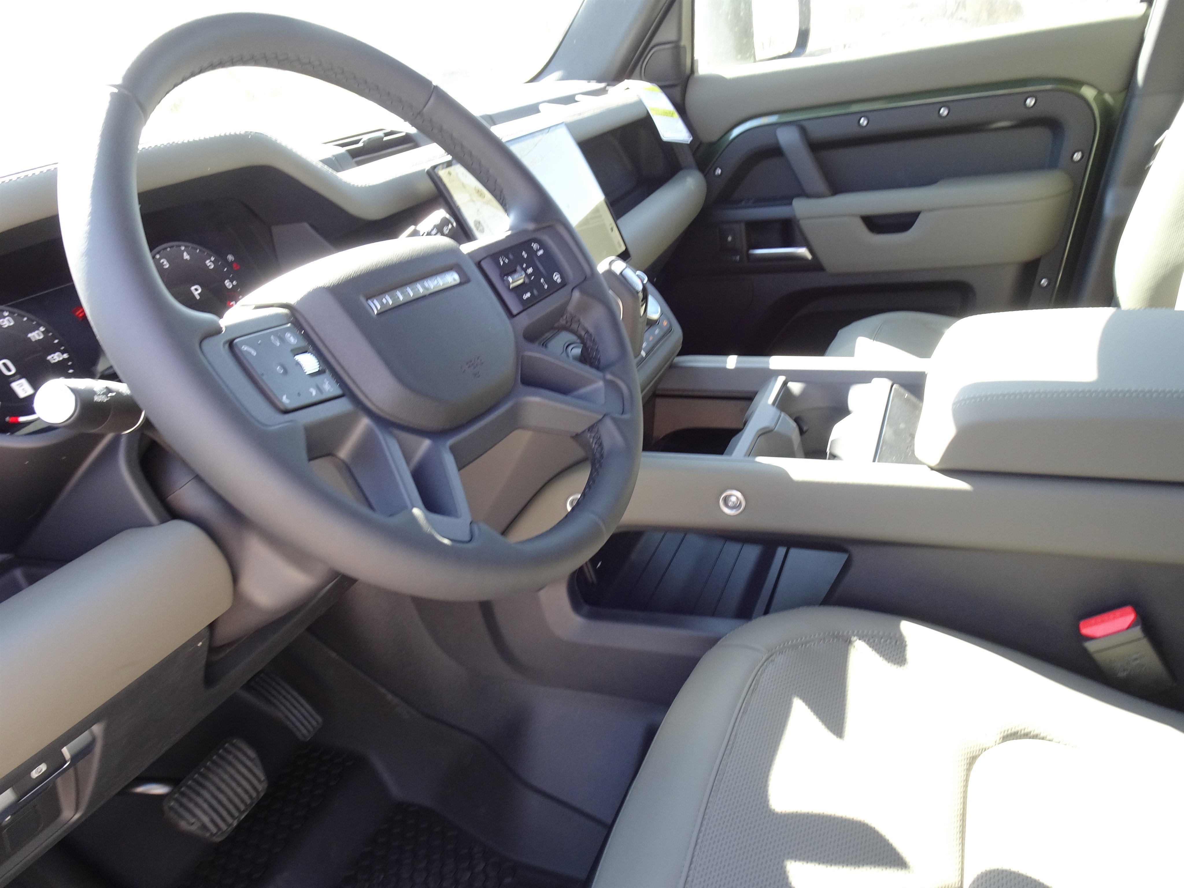 New 2026 Land Rover Defender 110 X-Dynamic SE AWD/4WD image 17