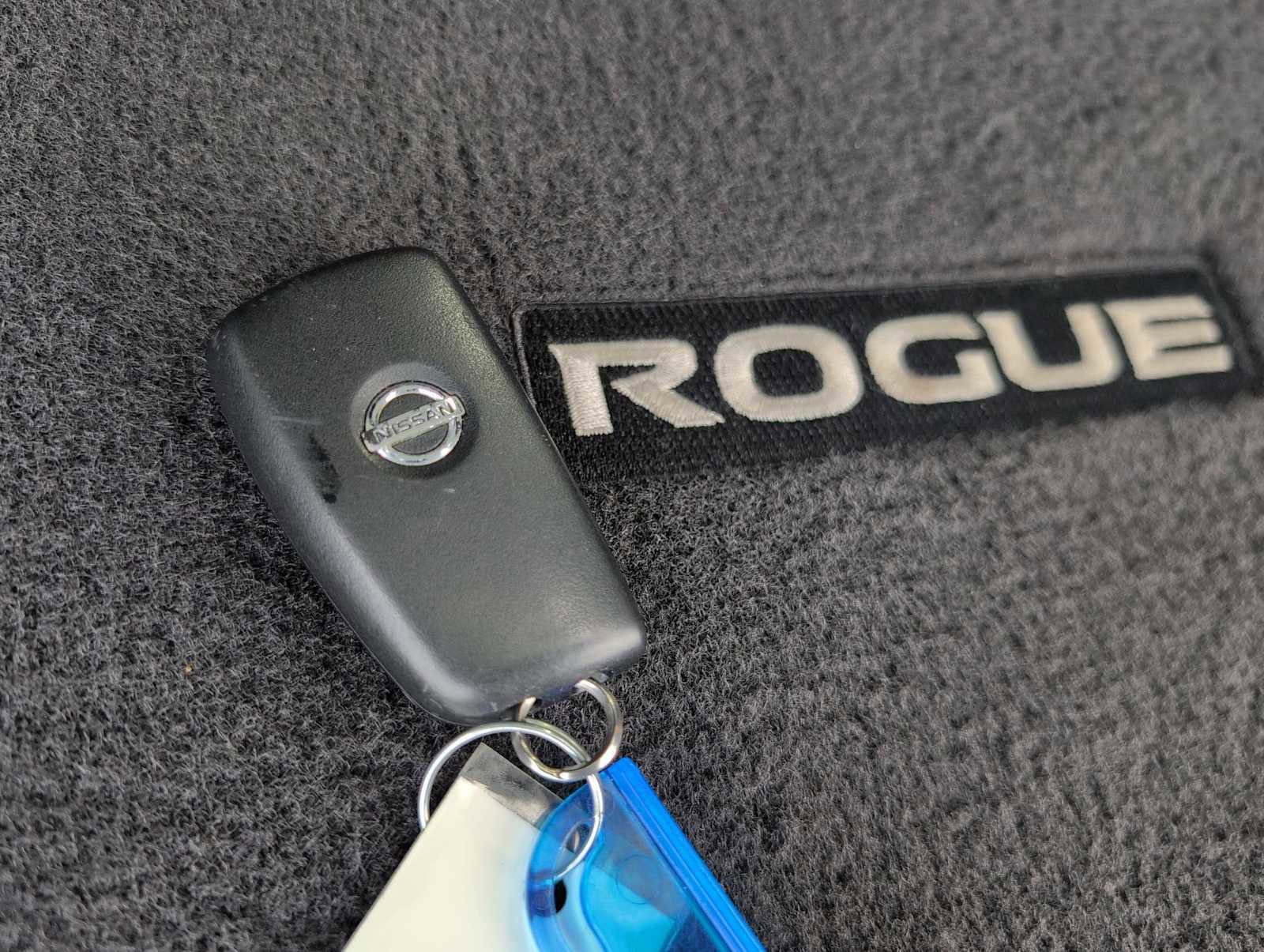 Used 2014 Nissan Rogue S w/ S Family Package image 31