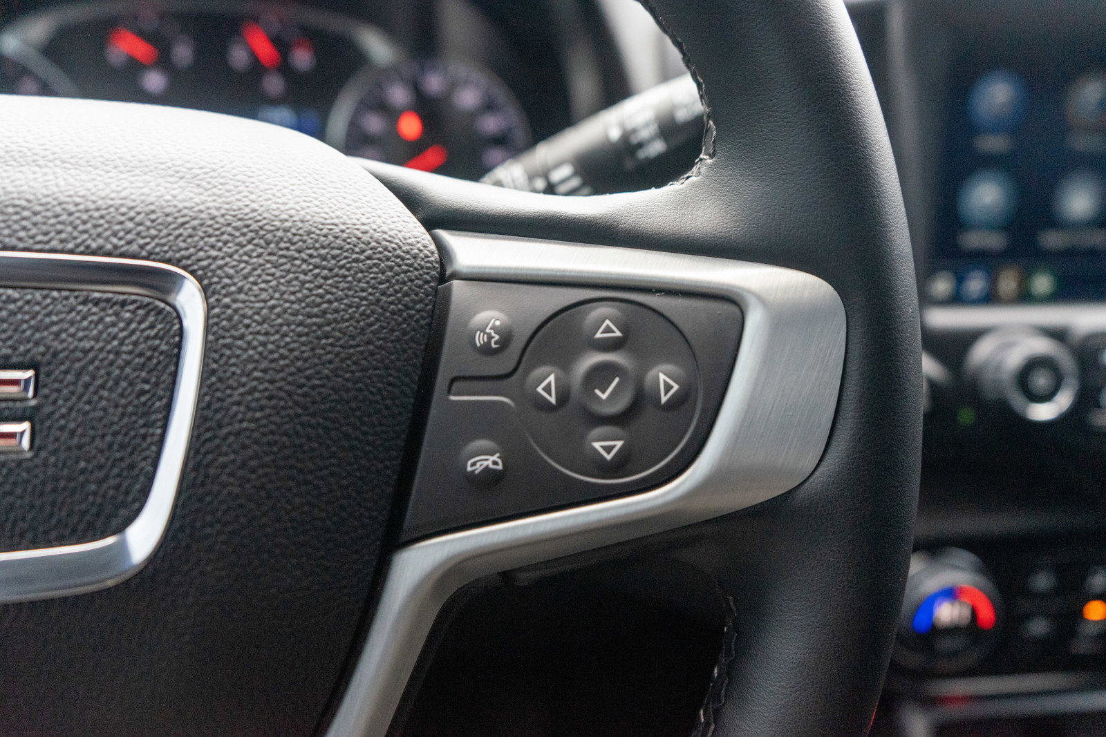 Used 2024 GMC Terrain SLT image 25