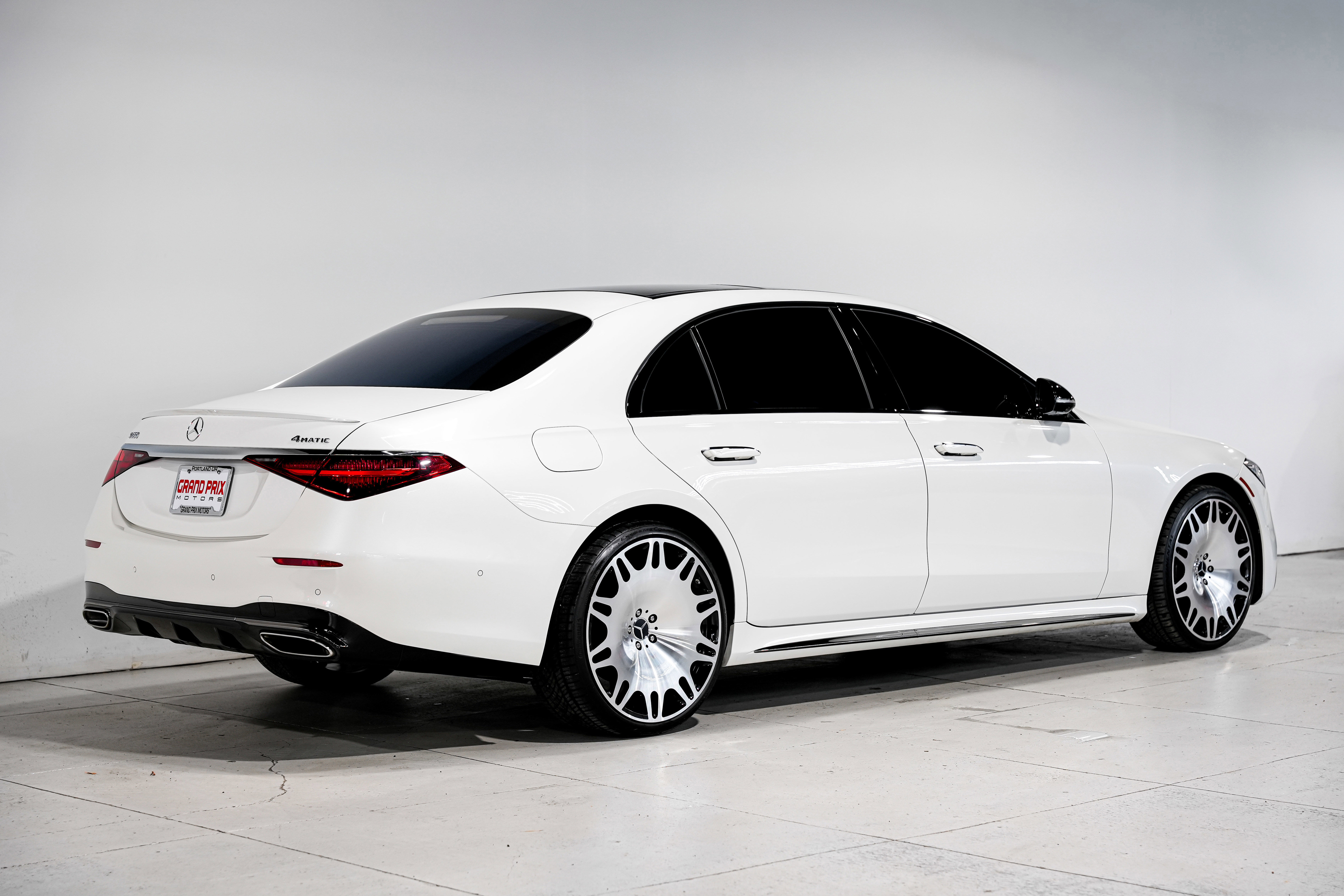 Used 2023 Mercedes-Benz S 580 4MATIC Sedan image 4