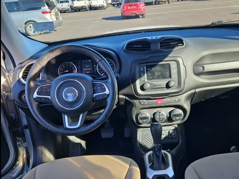 Used 2015 Jeep Renegade Latitude w/ Popular Equipment Group image 10