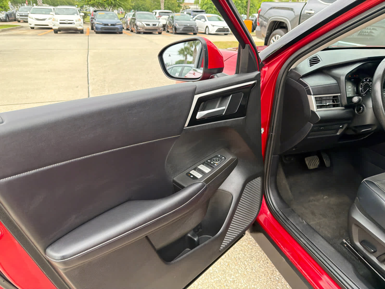 Used 2024 Mitsubishi Outlander SE FWD image 25