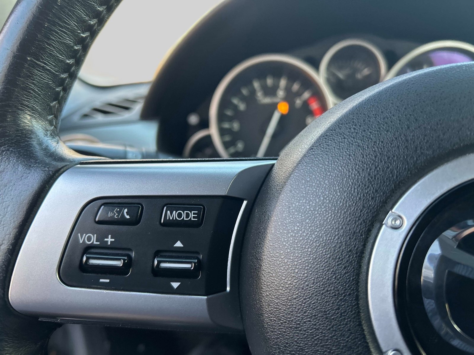 Used 2010 MAZDA MX-5 Miata Grand Touring w/ Premium Pkg image 14