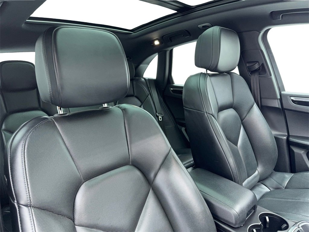 Used 2024 Porsche Macan image 44