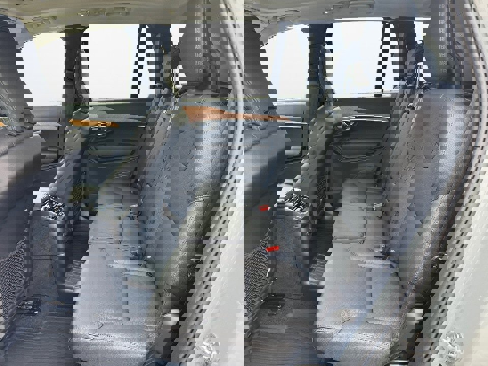 Certified 2024 Volvo XC90 T8 Plus w/ Protection Package Premier image 13