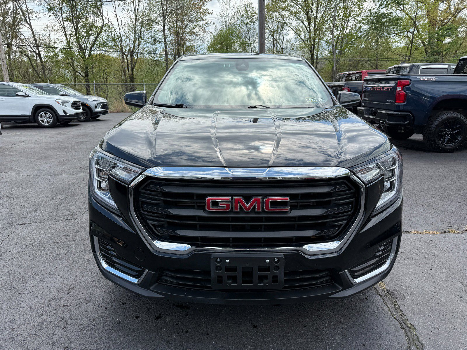 Used 2024 GMC Terrain SLE image 8