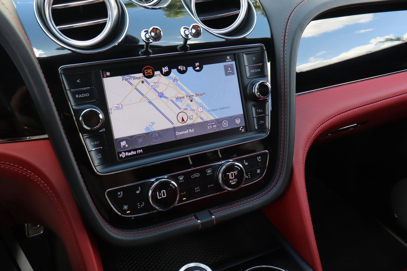 Used 2017 Bentley Bentayga image 22