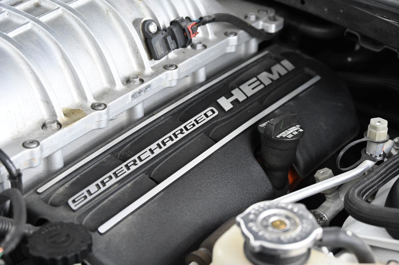 Used 2016 Dodge Challenger SRT Hellcat RWD image 19