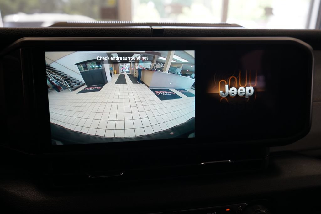 Used 2024 Jeep Wrangler Unlimited AWD/4WD image 8