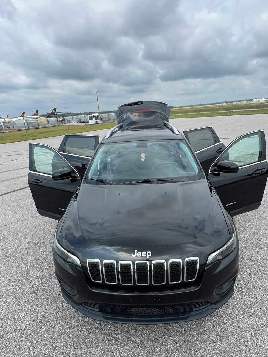 Used 2019 Jeep Cherokee Latitude Plus FWD image 18