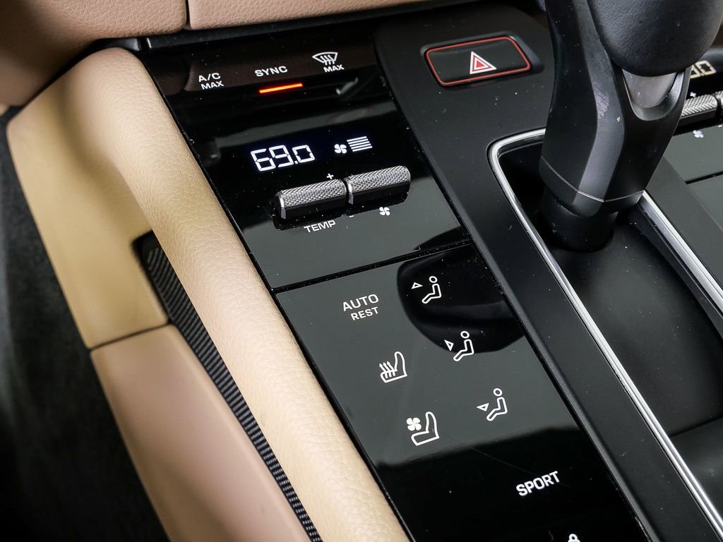 Certified 2022 Porsche Macan S AWD/4WD image 18