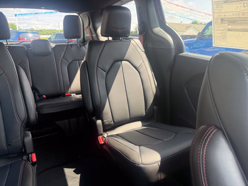 New 2027 Chrysler Pacifica Select FWD image 60