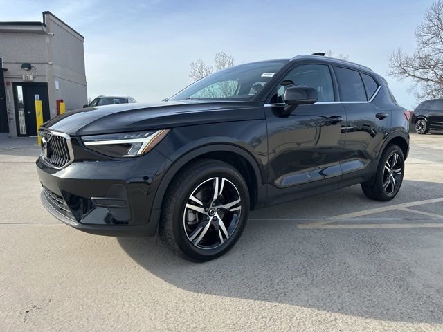 Certified 2025 Volvo XC40 B5 Core image 3