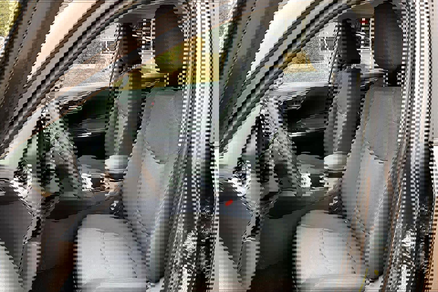 Used 2025 Toyota RAV4 XLE w/ Convenience Package image 6