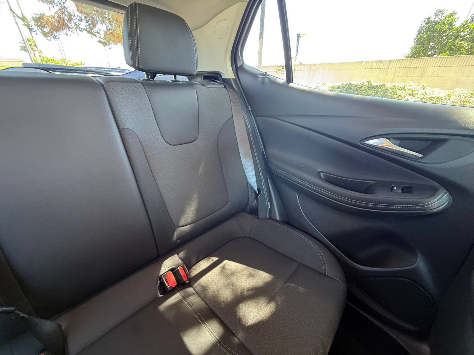 Used 2025 Buick Encore GX Preferred AWD/4WD image 33