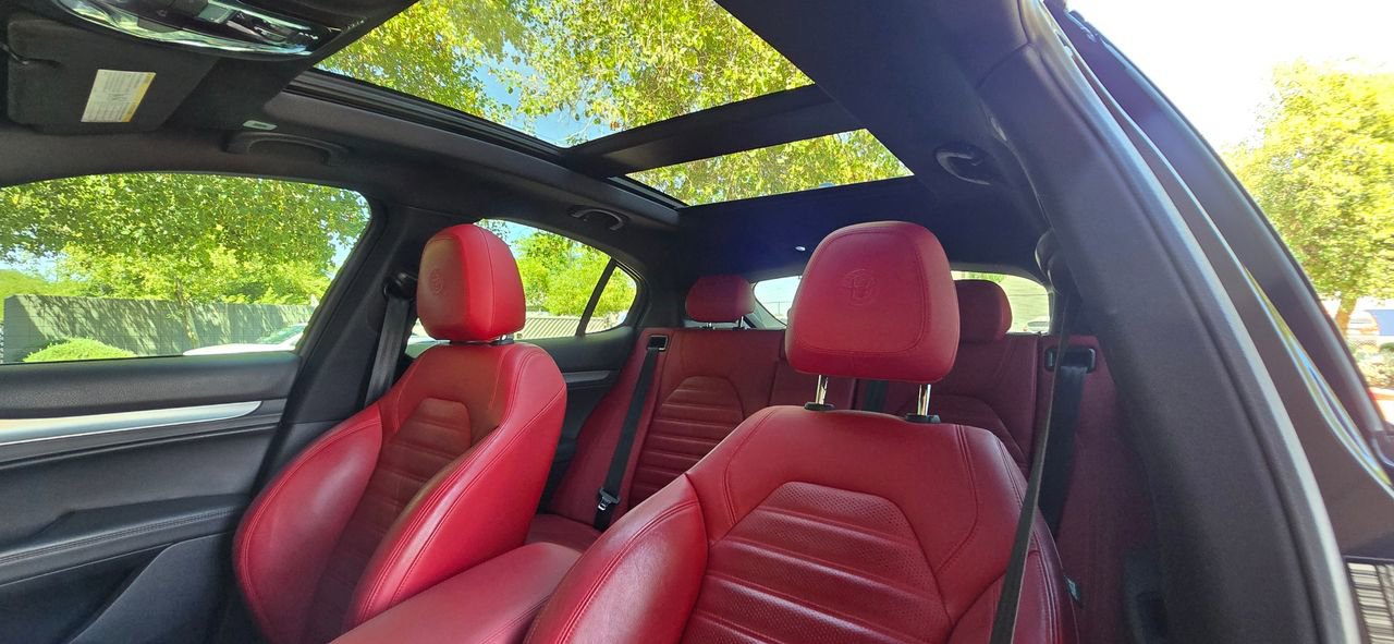 Used 2022 Alfa Romeo Stelvio Veloce AWD/4WD image 25
