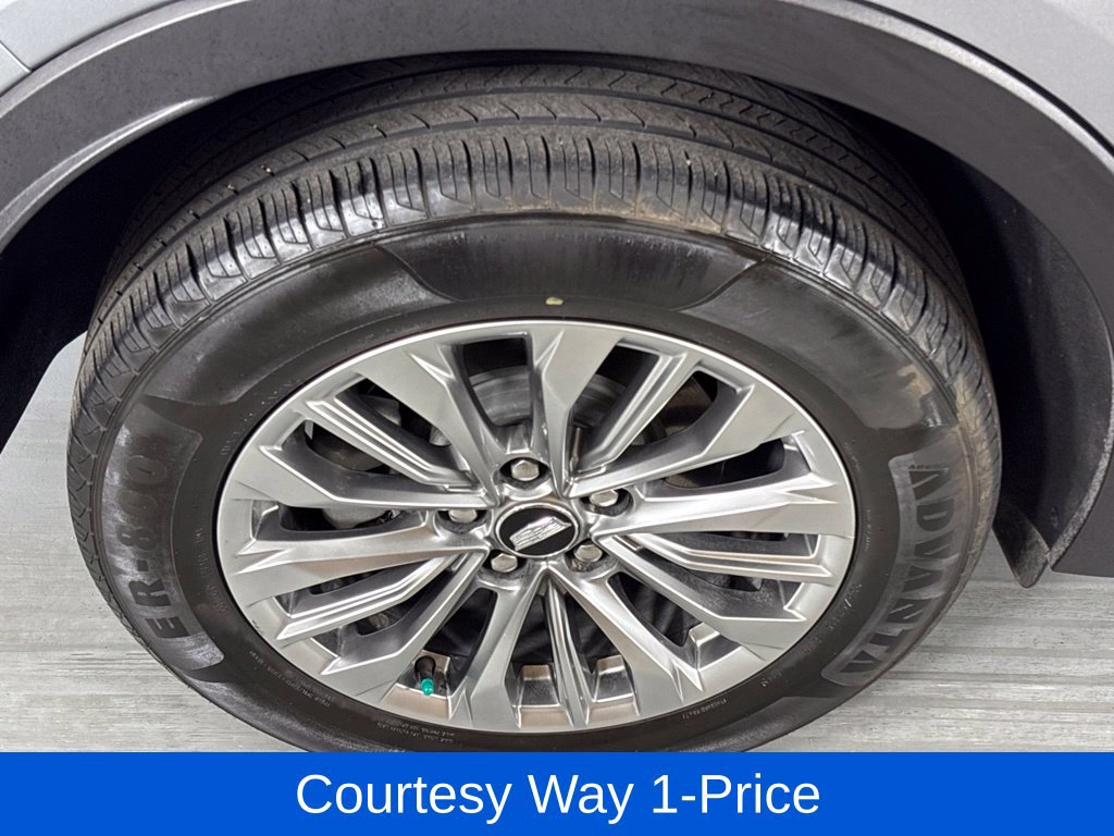 Used 2024 Cadillac XT4 Premium Luxury FWD image 13