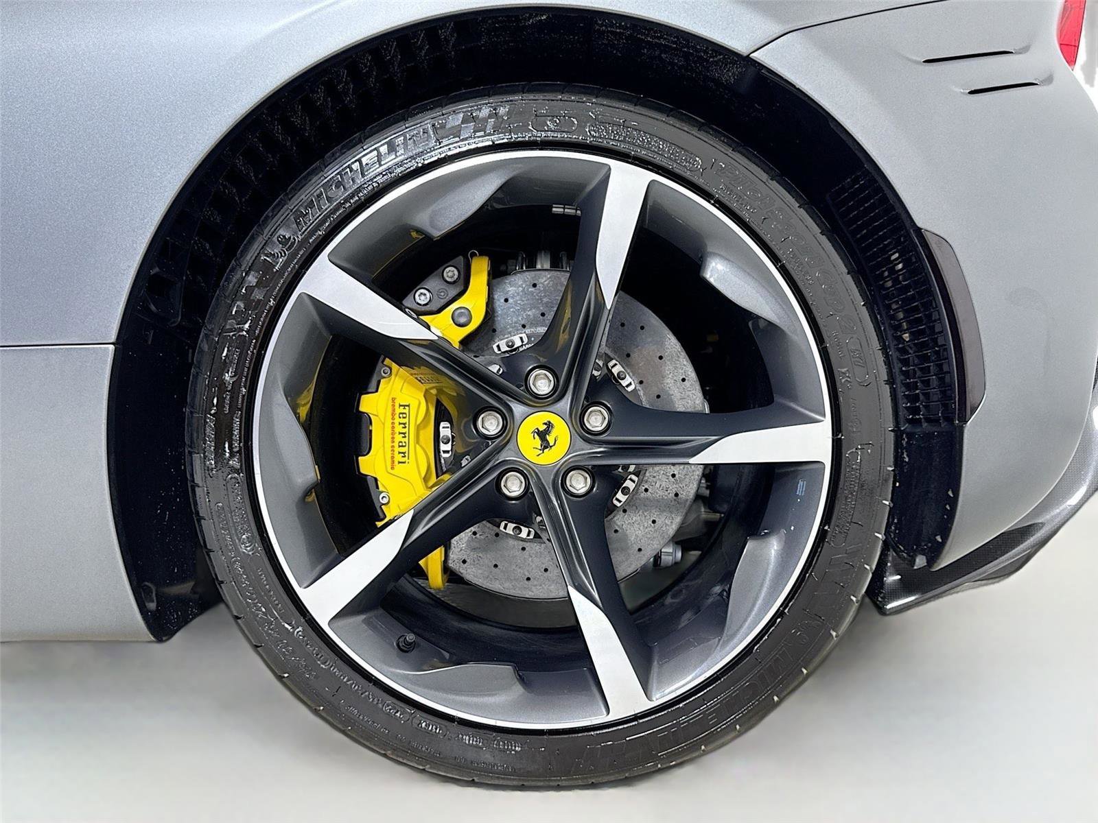 Used 2022 Ferrari SF90 Spider image 38