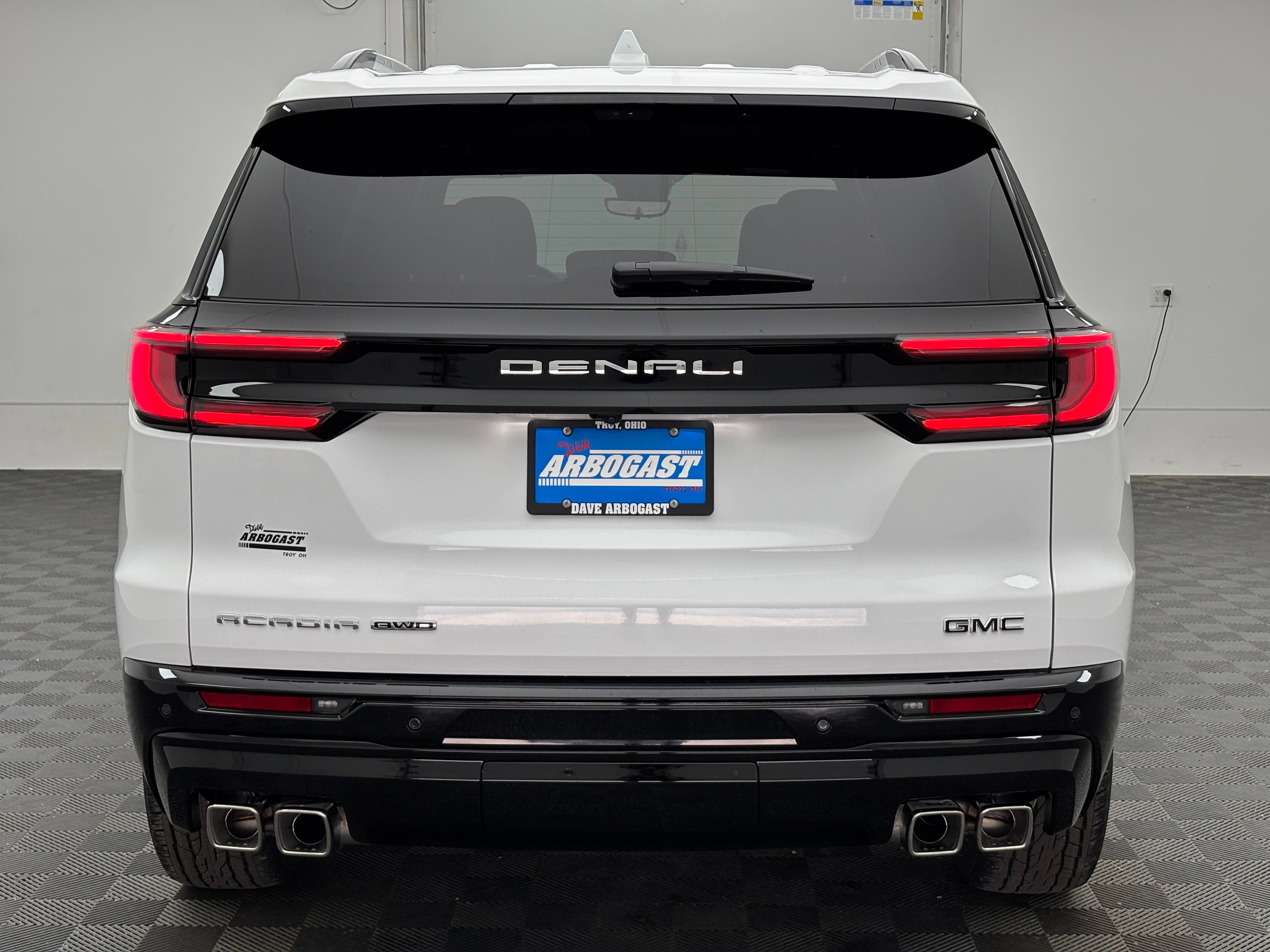 New 2026 GMC Acadia Denali Ultimate w/ LPO, Floor Liner Package AWD/4WD image 12
