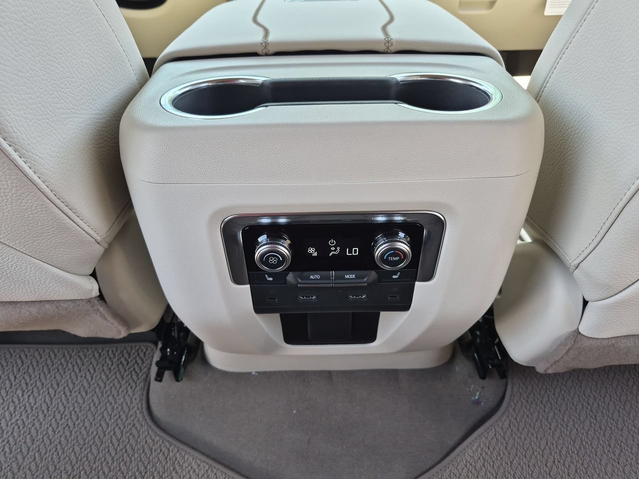 New 2026 GMC Yukon XL Denali w/ Denali Reserve Package AWD/4WD image 22