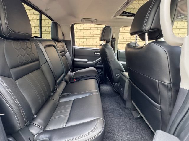 Used 2024 Nissan Frontier SL w/ Technology Package AWD/4WD image 14