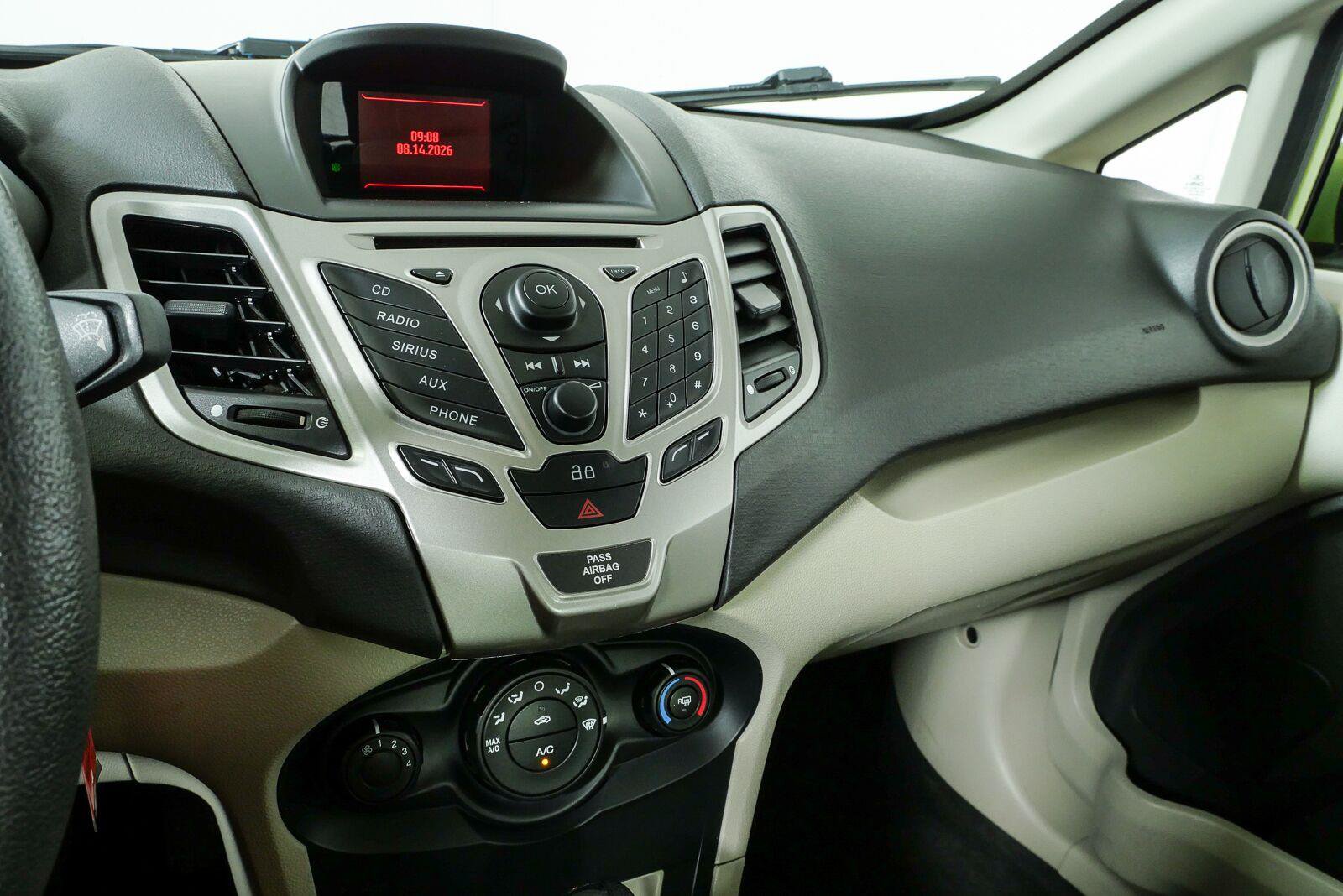Used 2013 Ford Fiesta SE FWD image 12
