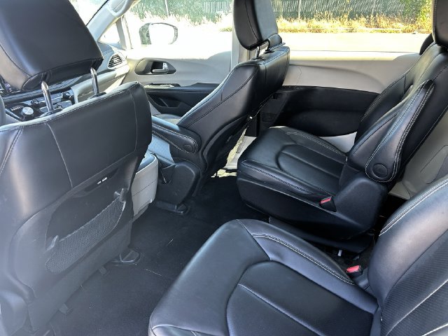 Used 2024 Chrysler Pacifica Limited FWD image 31