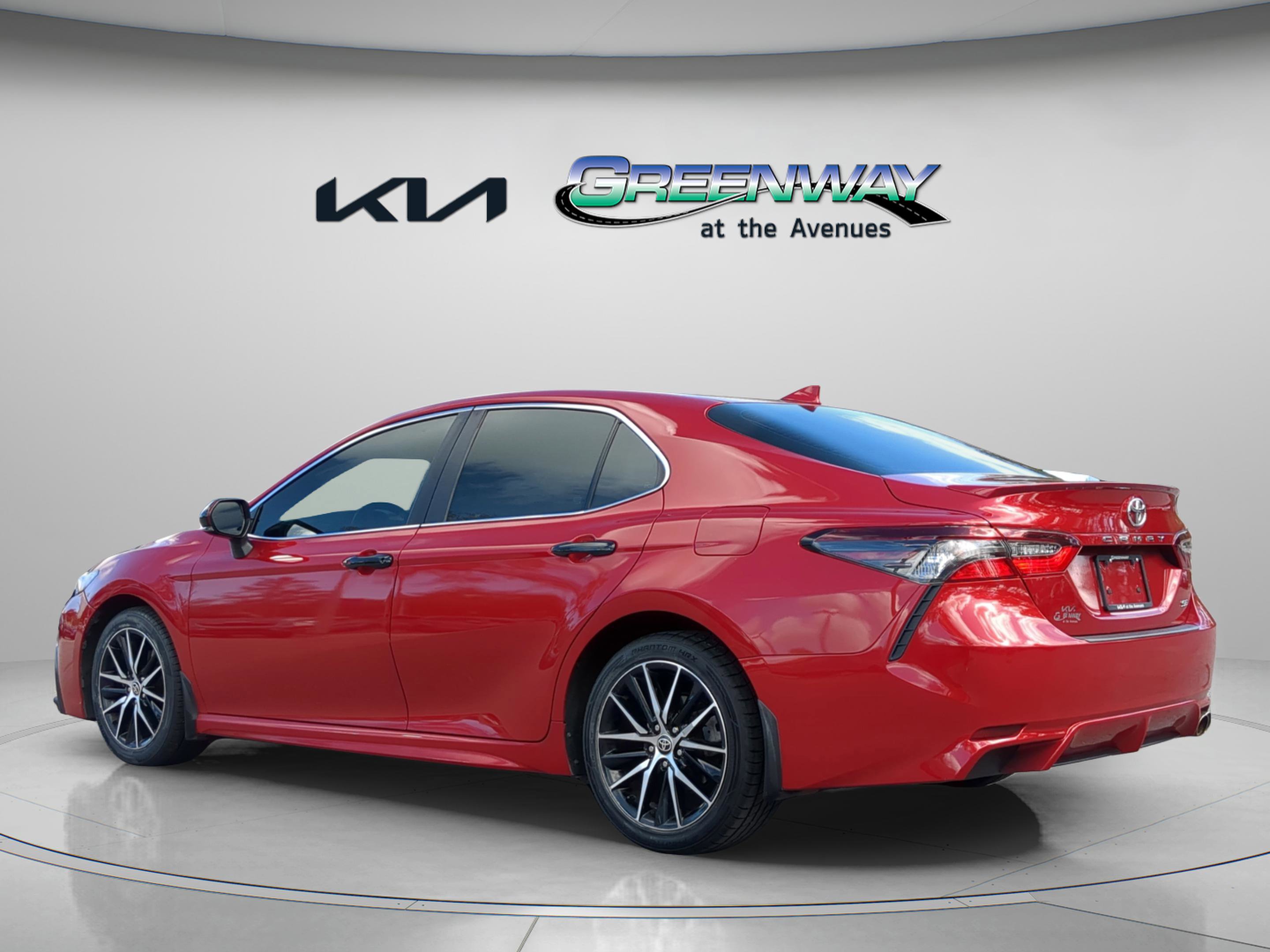 Used 2022 Toyota Camry SE image 19