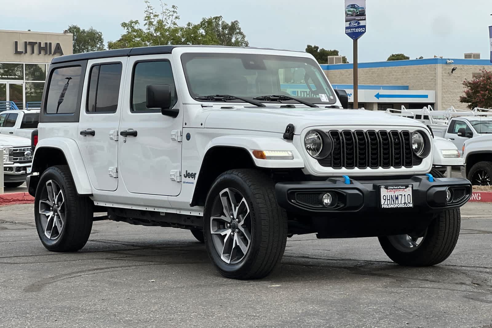 Used 2024 Jeep Wrangler Unlimited AWD/4WD image 10