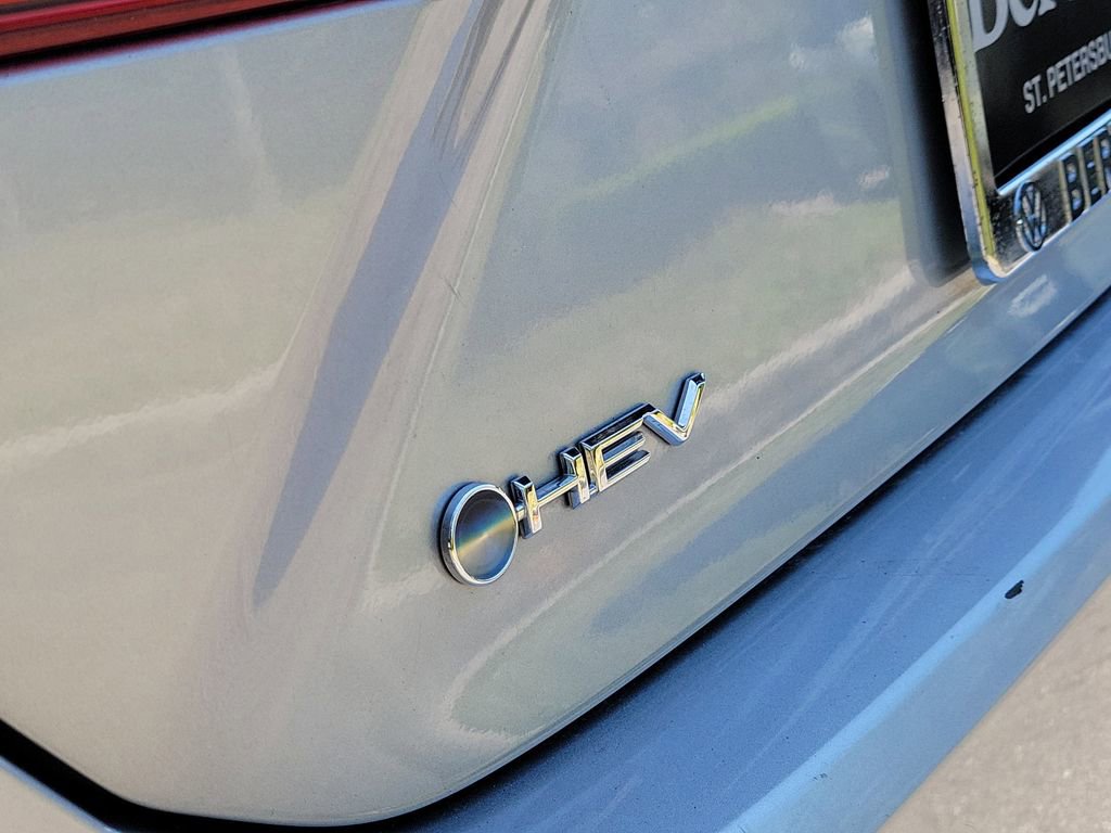 Used 2025 Toyota Camry LE FWD image 5