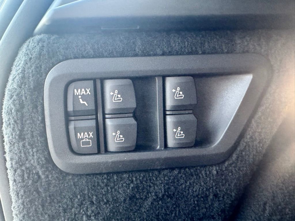 Used 2023 BMW X7 M60i w/ Executive Package image 35