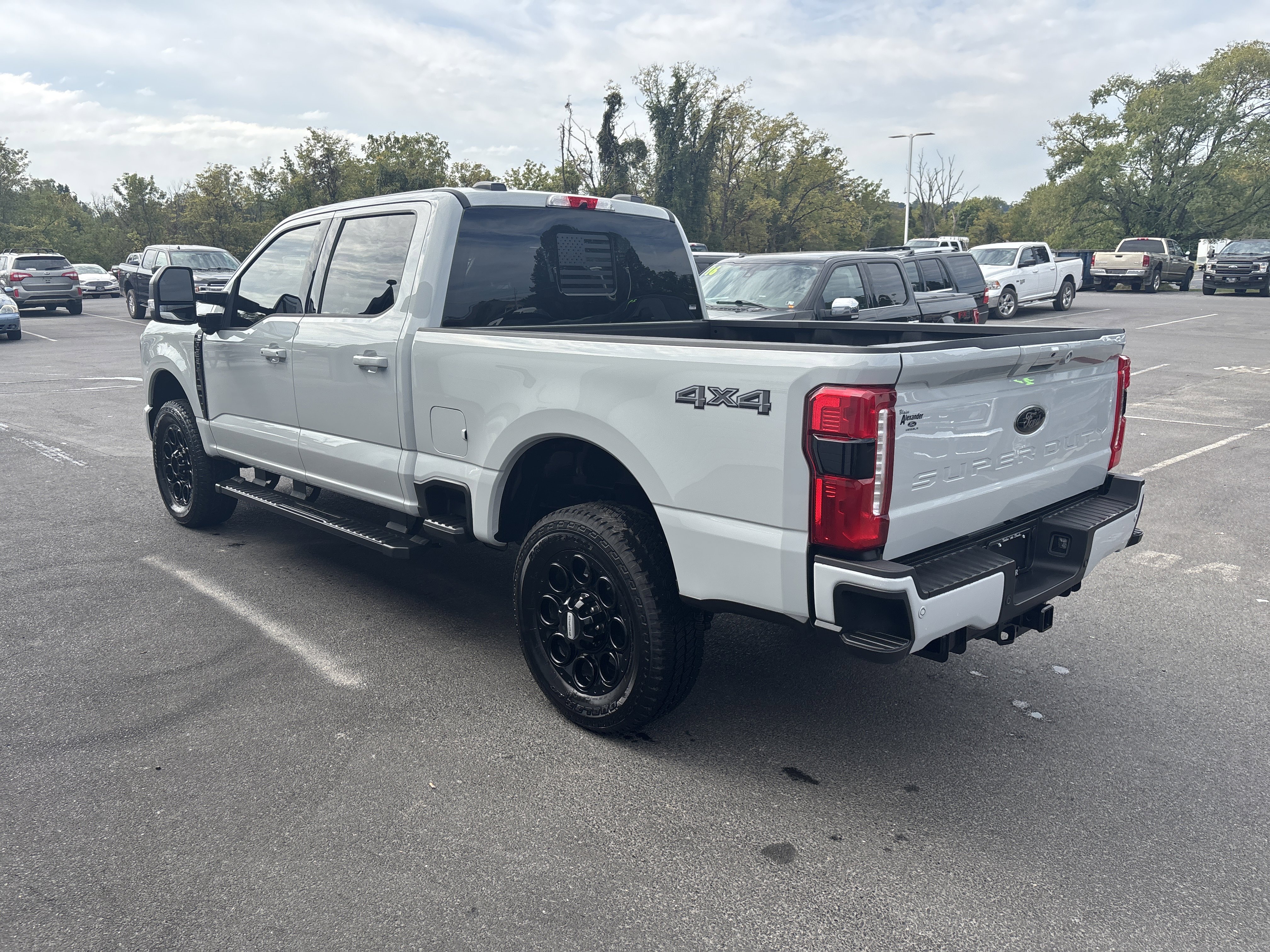Used 2025 Ford F250 XLT w/ Black Appearance Package image 6