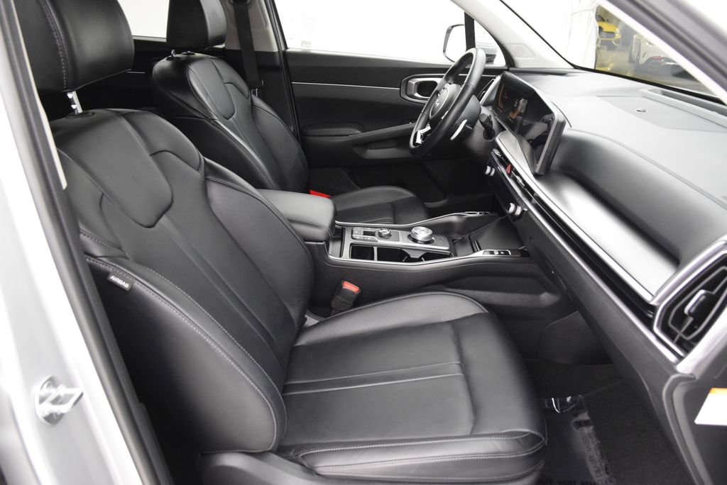 Used 2025 Kia Sorento EX image 15