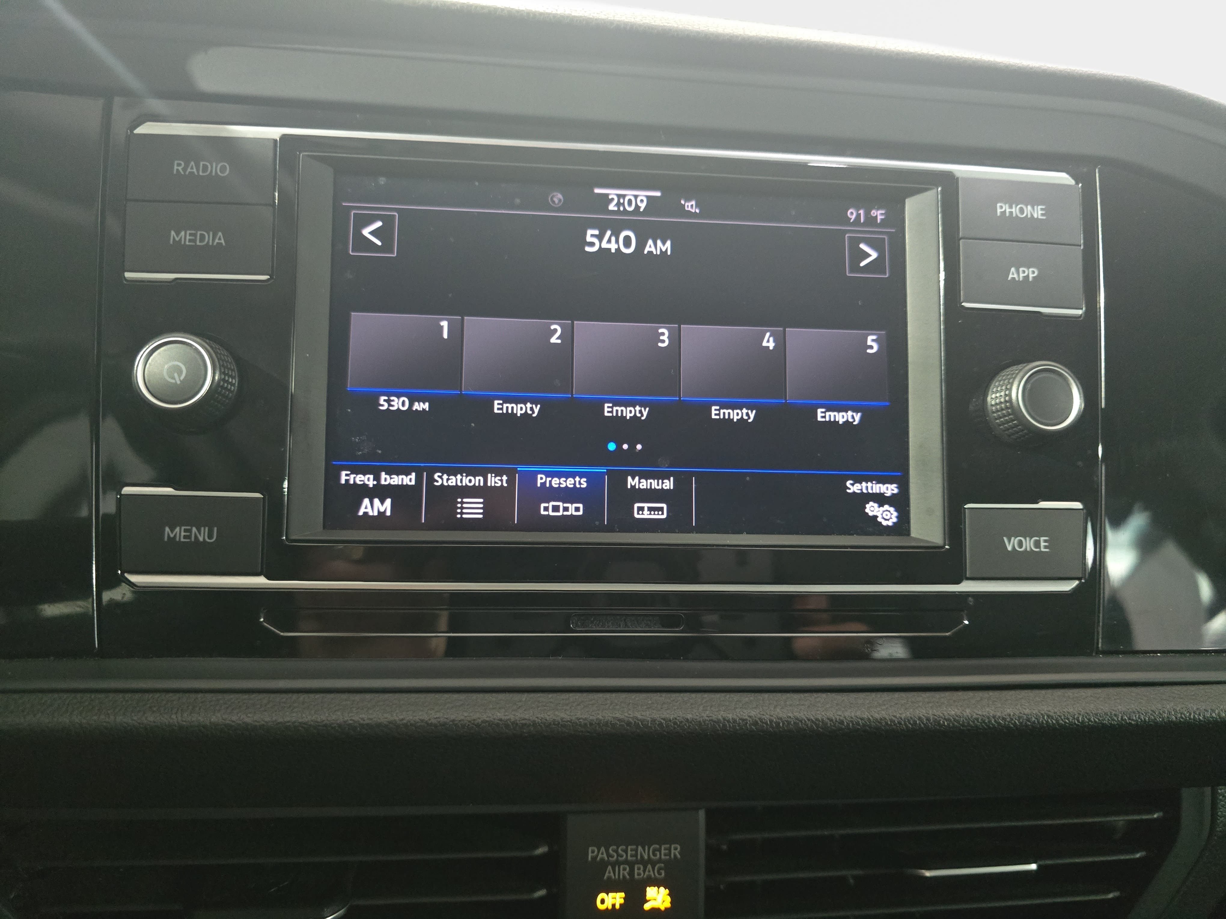 Used 2023 Volkswagen Jetta SE FWD image 17