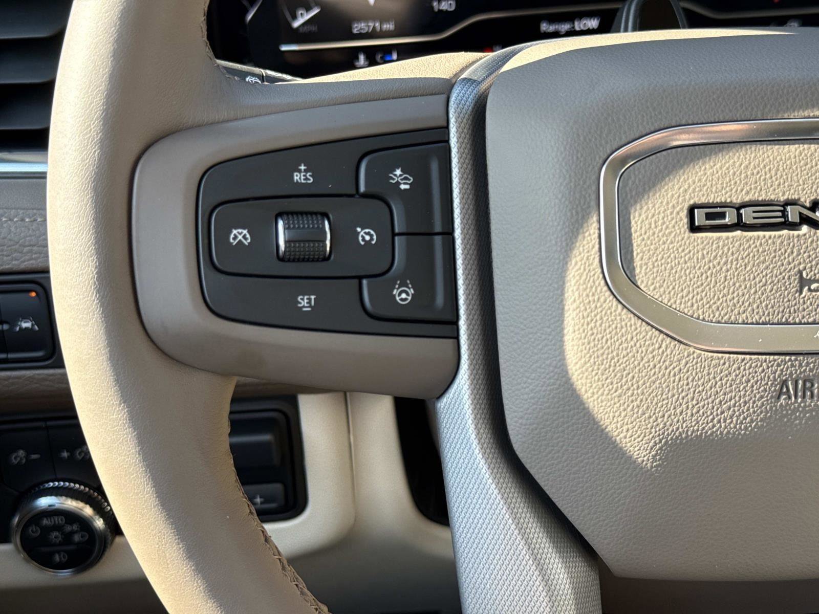 Used 2024 GMC Yukon XL Denali w/ Advanced Technology Package AWD/4WD image 8