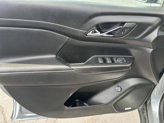 Used 2023 GMC Acadia SLT image 22