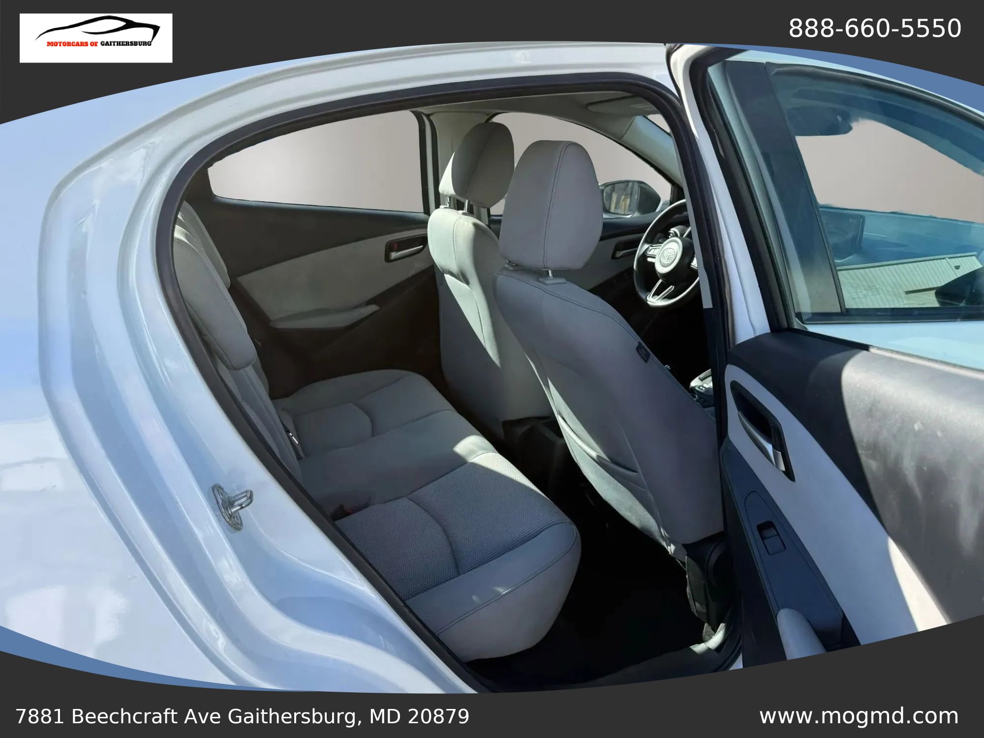 Used 2019 Toyota Yaris L image 16