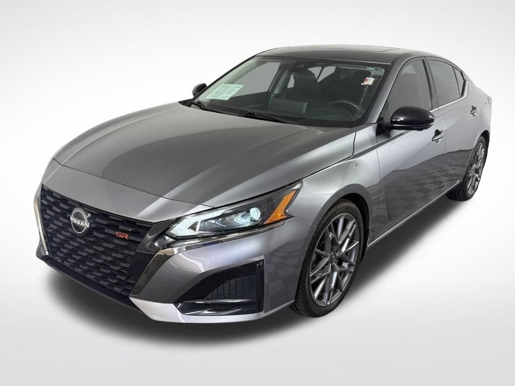 Used 2023 Nissan Altima 2.0 SR FWD image 11